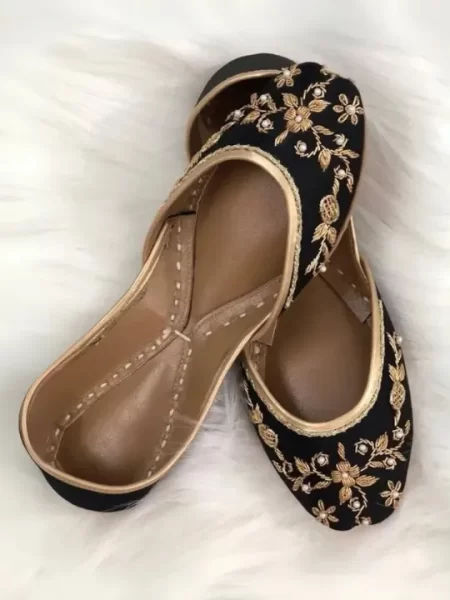 Hand-Embroidered Punjabi Jutti